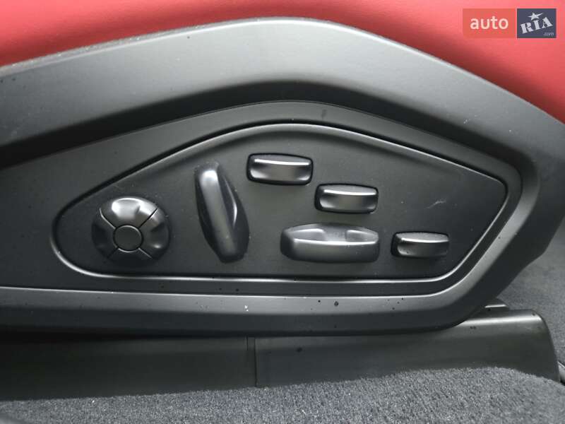 Седан Porsche Taycan 2021 в Киеве