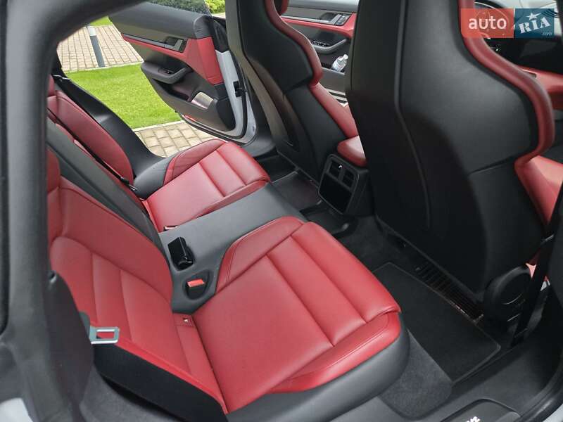 Седан Porsche Taycan 2021 в Киеве