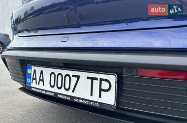 Седан Porsche Taycan 2022 в 