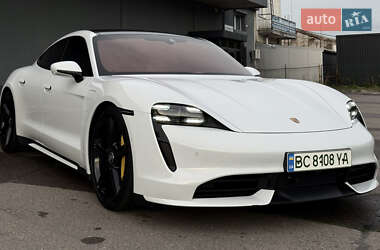 Седан Porsche Taycan 2020 в 