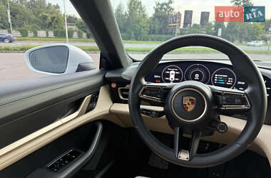 Седан Porsche Taycan 2020 в 