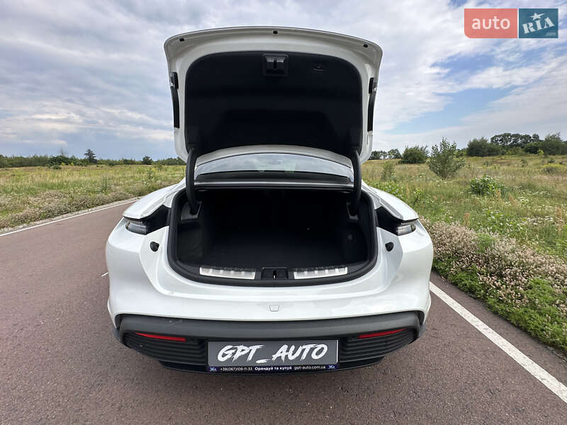 Седан Porsche Taycan 2025 в Киеве