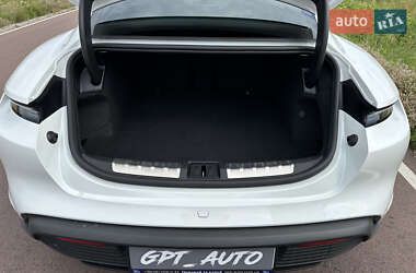 Седан Porsche Taycan 2025 в 