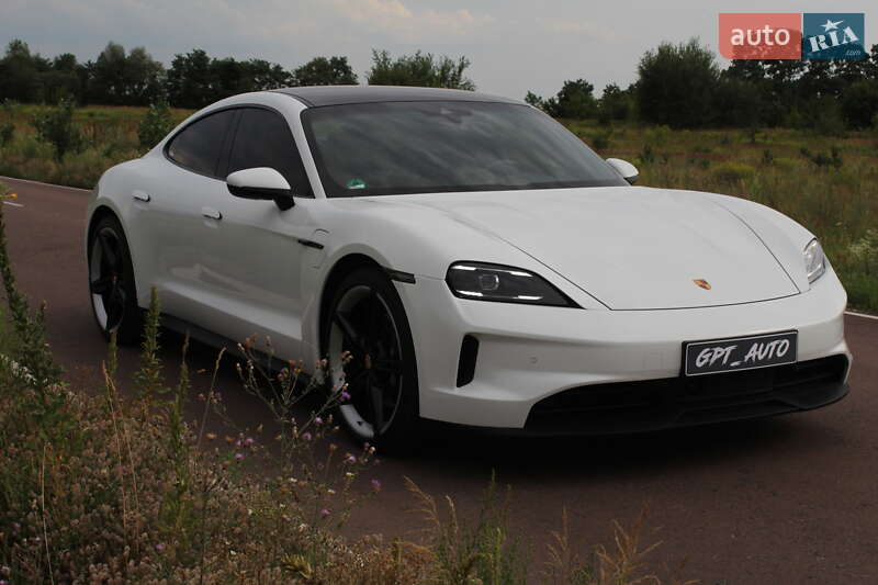 Седан Porsche Taycan 2025 в Киеве