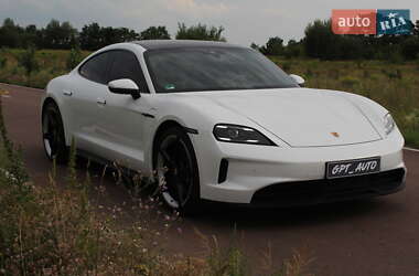 Седан Porsche Taycan 2025 в 