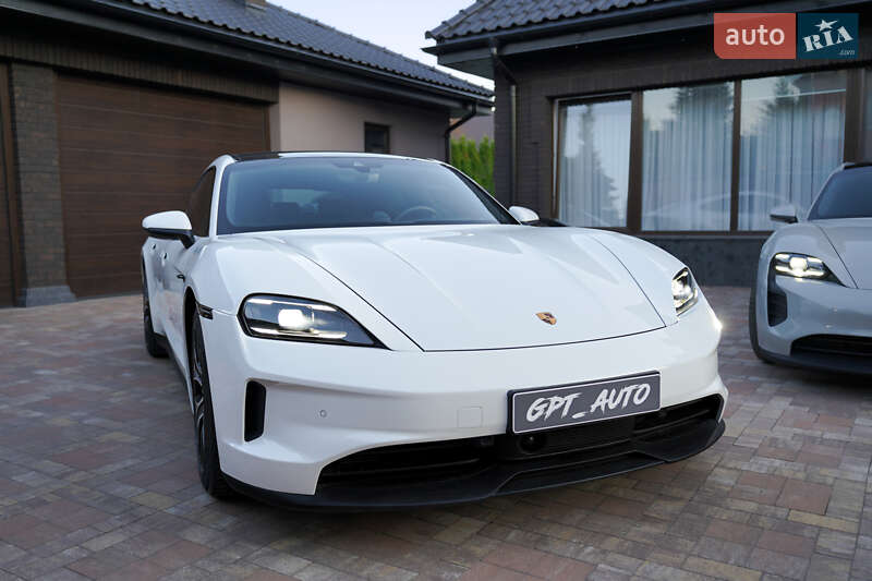 Седан Porsche Taycan 2025 в Киеве