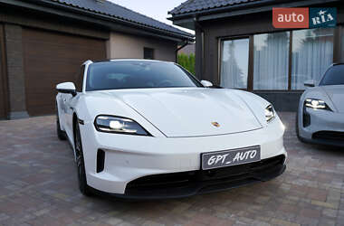 Седан Porsche Taycan 2025 в 