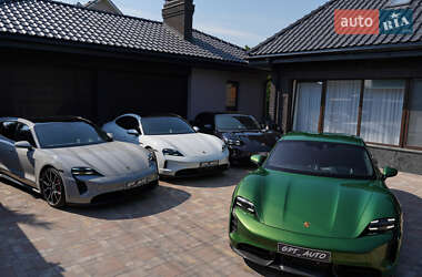 Седан Porsche Taycan 2025 в 