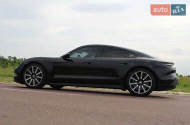 Седан Porsche Taycan 2025 в 