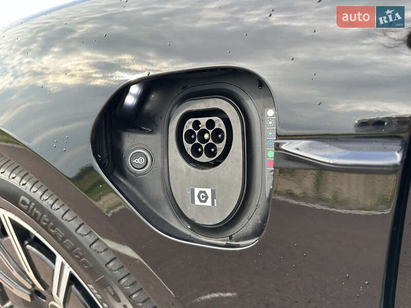 Седан Porsche Taycan 2025 в Києві