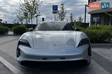 Седан Porsche Taycan 2022 в 