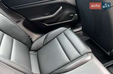 Седан Porsche Taycan 2022 в 