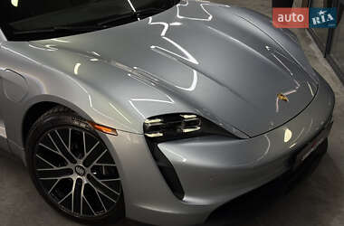Седан Porsche Taycan 2023 в 