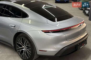 Седан Porsche Taycan 2023 в 
