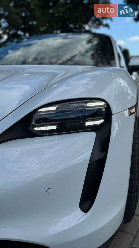 Седан Porsche Taycan 2022 в Коломые