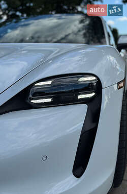Седан Porsche Taycan 2022 в 