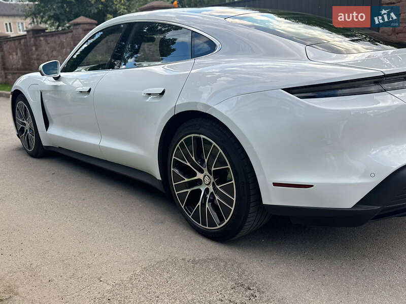 Седан Porsche Taycan 2022 в Коломые