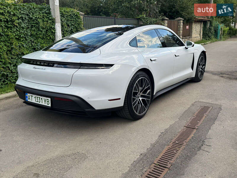 Седан Porsche Taycan 2022 в Коломые
