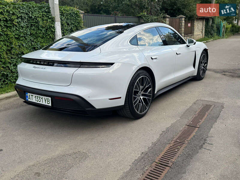 Седан Porsche Taycan 2022 в Коломые