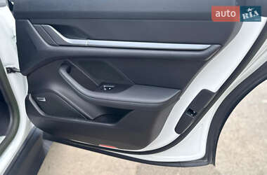 Седан Porsche Taycan 2022 в 
