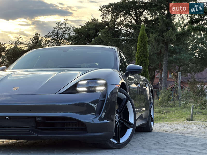 Седан Porsche Taycan 2020 в Львове