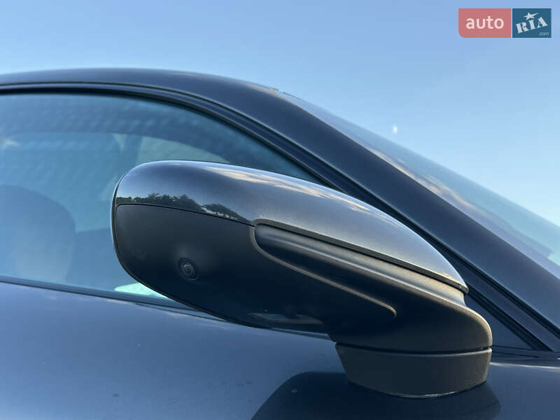 Седан Porsche Taycan 2020 в Львове