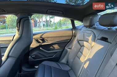 Седан Porsche Taycan 2020 в 