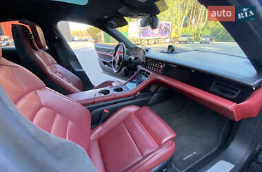 Седан Porsche Taycan 2019 в 