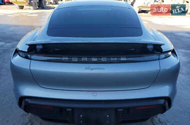 Седан Porsche Taycan 2021 в 