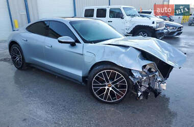 Седан Porsche Taycan 2021 в 