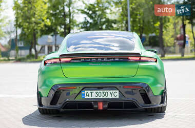Седан Porsche Taycan 2020 в 