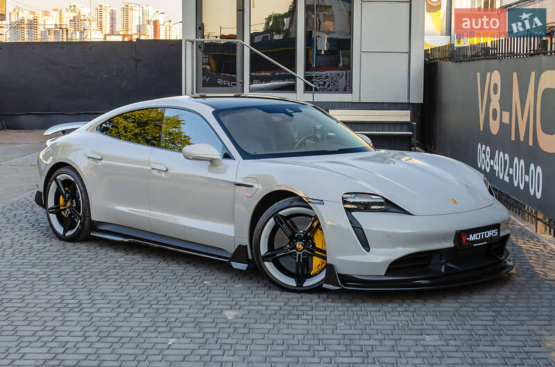 Porsche Taycan 2021