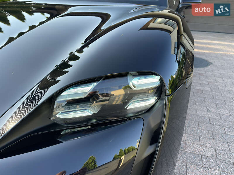 Седан Porsche Taycan 2021 в Ровно