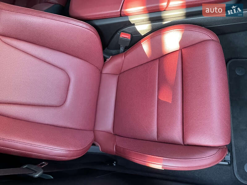 Седан Porsche Taycan 2021 в Ровно