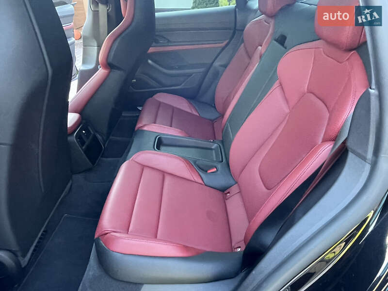Седан Porsche Taycan 2021 в Ровно
