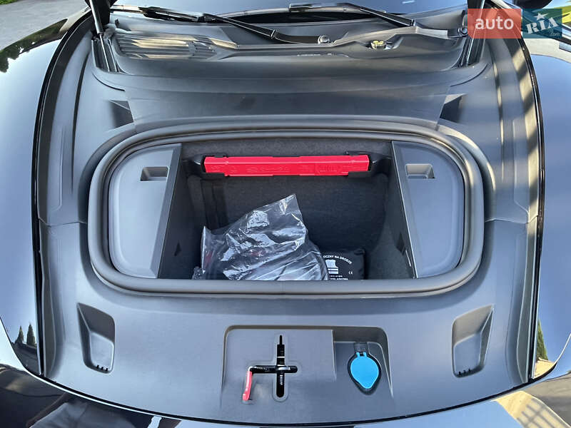Седан Porsche Taycan 2021 в Ровно