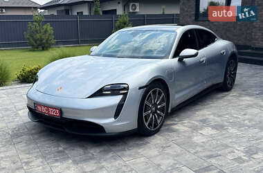 Седан Porsche Taycan 2021 в 