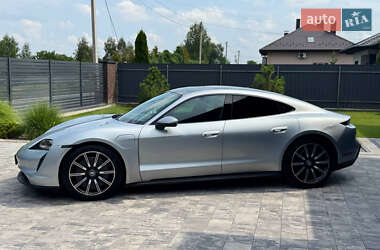 Седан Porsche Taycan 2021 в 