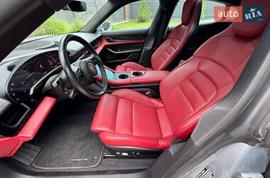 Седан Porsche Taycan 2021 в 