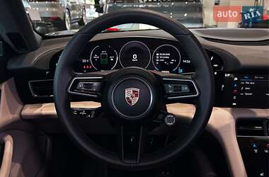 Седан Porsche Taycan 2025 в 