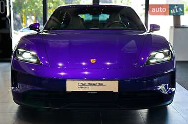 Седан Porsche Taycan 2025 в 