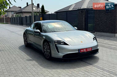 Седан Porsche Taycan 2021 в 