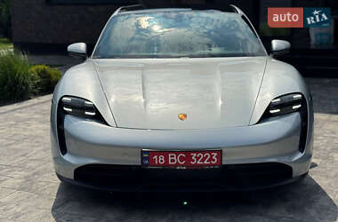 Седан Porsche Taycan 2021 в 