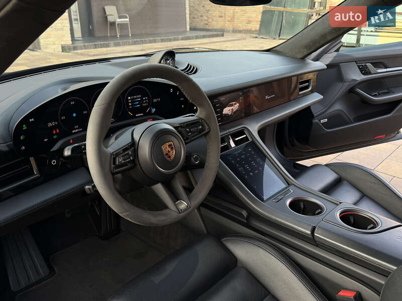Седан Porsche Taycan 2020 в Рівному