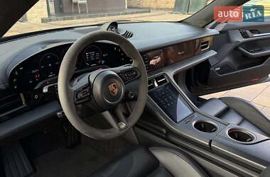 Седан Porsche Taycan 2020 в 