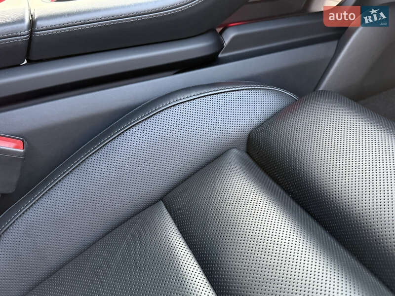 Седан Porsche Taycan 2020 в Рівному