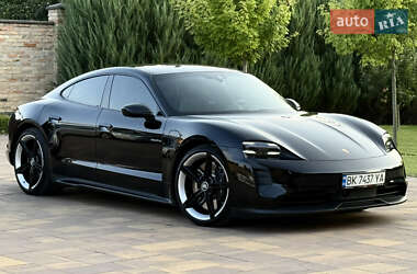 Седан Porsche Taycan 2020 в 