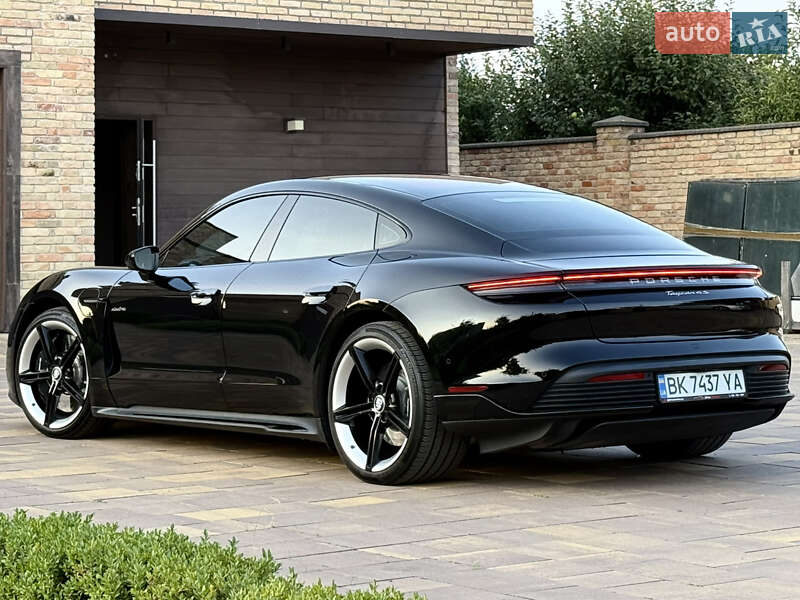 Седан Porsche Taycan 2020 в Рівному