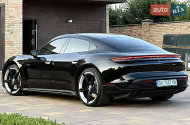 Седан Porsche Taycan 2020 в 