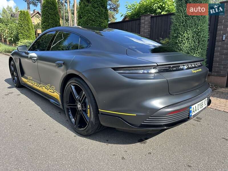 Седан Porsche Taycan 2020 в Киеве